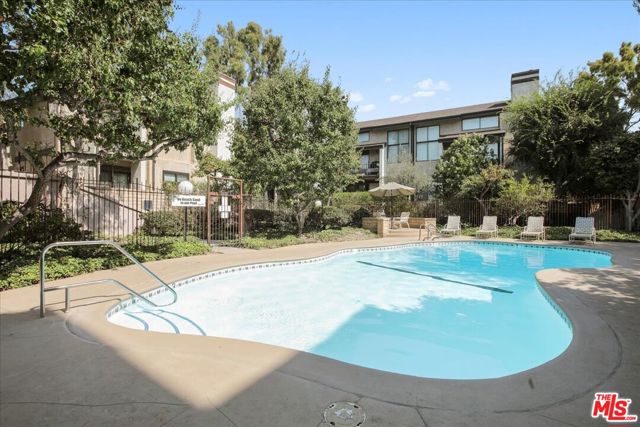 8675 Falmouth Avenue, Playa del Rey CA: https://media.crmls.org/mediaz/5c267c62-786e-43fc-8ab4-48c04146c7d1.jpg