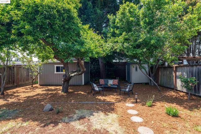 209 Behrens St, El Cerrito CA: https://media.crmls.org/mediaz/5c26e10c-3b78-4b7c-b2bf-c22b70329f70.jpg
