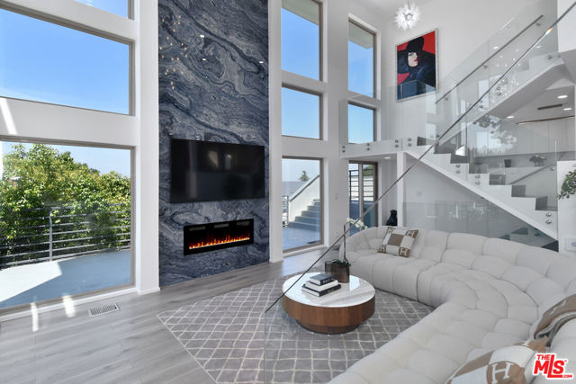 3539 Alana Drive, Sherman Oaks CA: https://media.crmls.org/mediaz/5c27bfbd-1fc8-43dd-bf9e-c09d789fe060.jpg