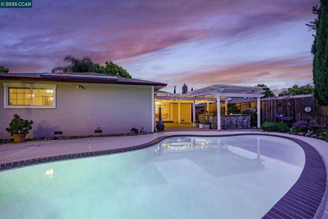 427 Dale Rd, Martinez CA: https://media.crmls.org/mediaz/5c27fbbf-b609-41a9-9e06-705d337c2679.jpg