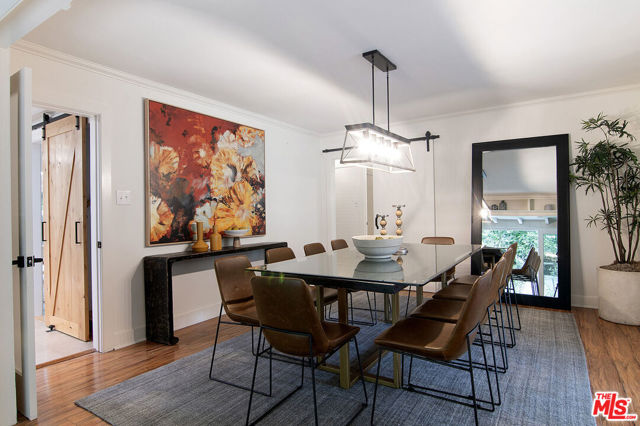 565 N Arden Boulevard, Los Angeles CA: https://media.crmls.org/mediaz/5c286dfb-cc8b-4d72-9e83-982639cc5f17.jpg