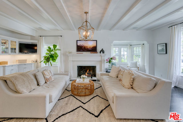 10736 Le Conte Avenue, Los Angeles CA: https://media.crmls.org/mediaz/5c2883c6-ae13-4351-9415-8c9f8031576e.jpg