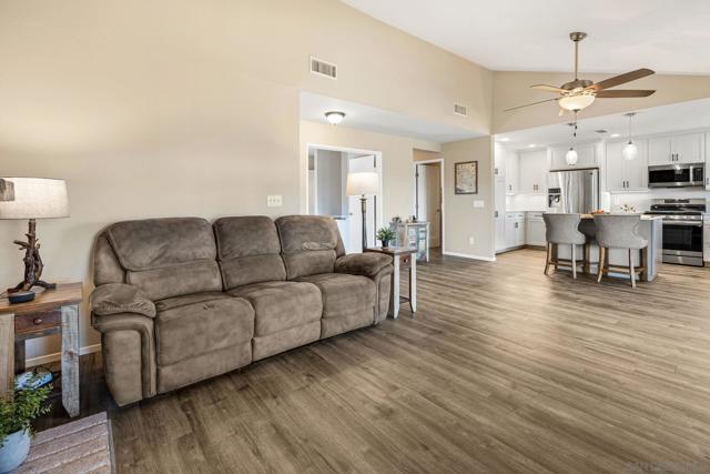 2092 Golden Circle Dr, Escondido CA: https://media.crmls.org/mediaz/5c28cca6-8879-4992-bafa-5b75b4b63a16.jpg
