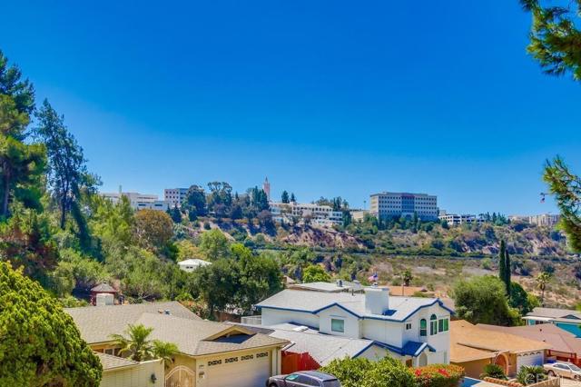 6032 Adobe Falls Rd, San Diego CA: https://media.crmls.org/mediaz/5c28cf9f-cc74-479a-8726-81055609373f.jpg
