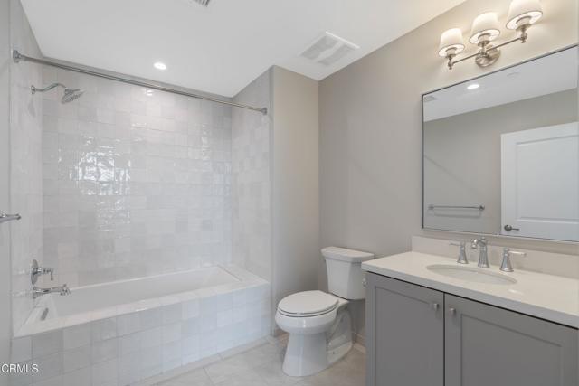 Detail Gallery Image 9 of 18 For 533 E Union St #201,  Pasadena,  CA 91101 - 3 Beds | 3/1 Baths
