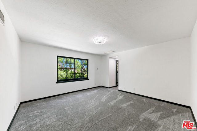 29528 Harvester Road, Malibu CA: https://media.crmls.org/mediaz/5c294ca5-4aba-4a26-aa97-f0dd12723f7e.jpg