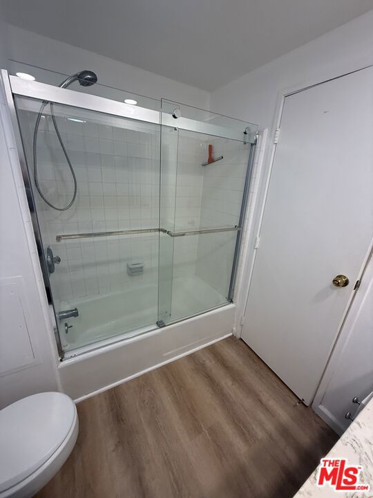 800 W 1st Street, Los Angeles CA: https://media.crmls.org/mediaz/5c2994f0-dfb5-4dd1-b101-4c5c8a0fd52e.jpg