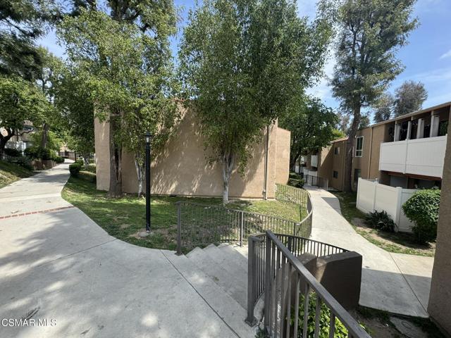10331 Lindley Avenue, Porter Ranch CA: https://media.crmls.org/mediaz/5c2a1104-4435-4b43-8b29-999d07e5f588.jpg