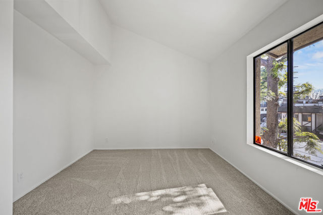 15207 Magnolia Boulevard, 116 photo 12