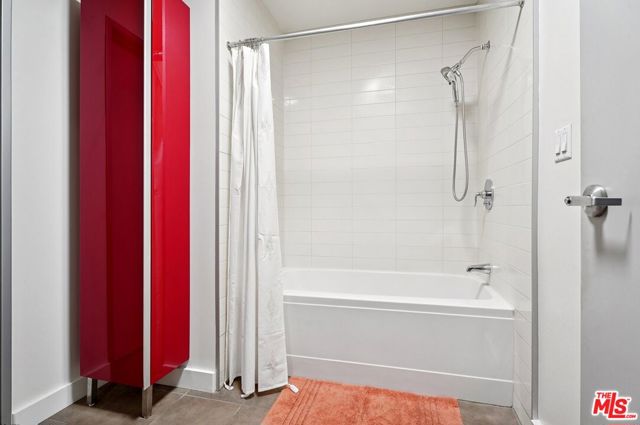 645 W 9th Street, Los Angeles CA: https://media.crmls.org/mediaz/5c2a82d8-3e09-454b-a4d2-944c043d7950.jpg