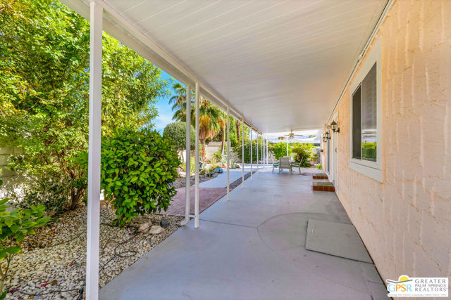 10 International Boulevard, Rancho Mirage CA: https://media.crmls.org/mediaz/5c2a964a-3372-4cc7-ae98-b86e6cc87b97.jpg