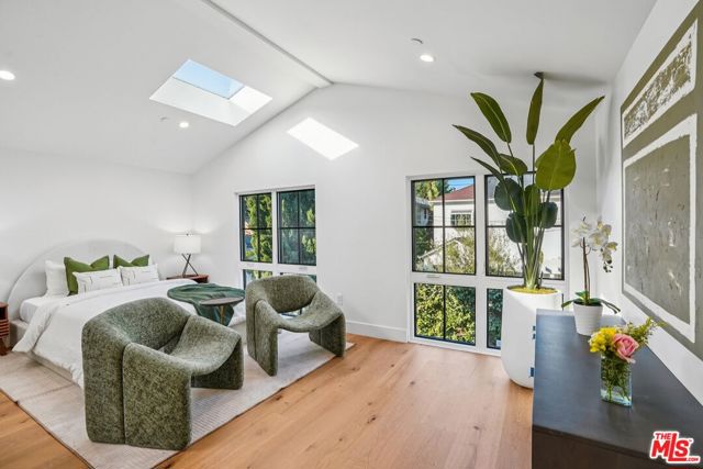4034 Coolidge Avenue, Culver City CA: https://media.crmls.org/mediaz/5c2b2b17-22ba-4c52-9be3-39a2169b77ad.jpg