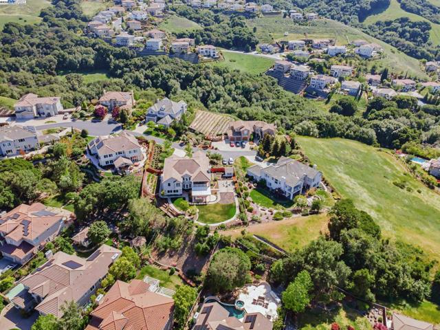548 Wycombe Ct, San Ramon CA: https://media.crmls.org/mediaz/5c2b5681-0f6f-46b4-9a06-bdf33fd0a78f.jpg