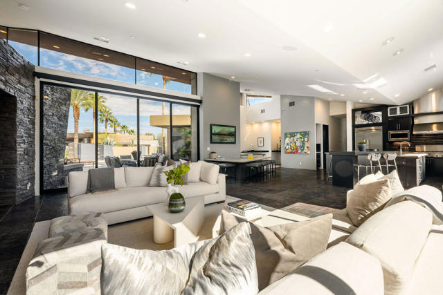 335 Patel Place, Palm Springs CA: https://media.crmls.org/mediaz/5c2c182b-d574-4037-a2f4-41665af2f4d5.jpg