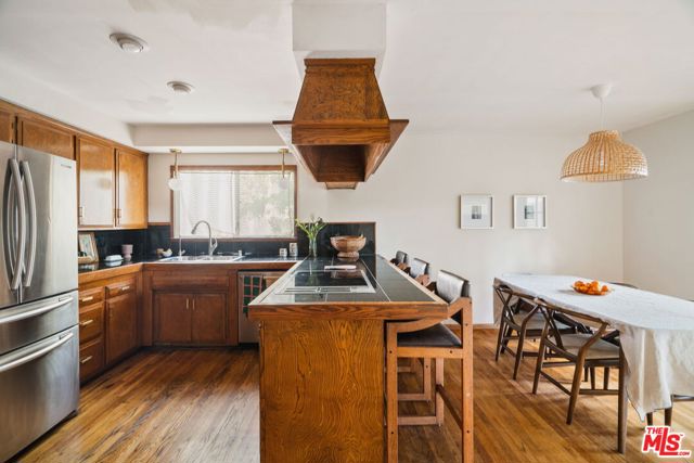 4748 Round Top Drive, Los Angeles CA: https://media.crmls.org/mediaz/5c2c2be6-7f78-4d90-a7c4-7c0d0a3d75a3.jpg