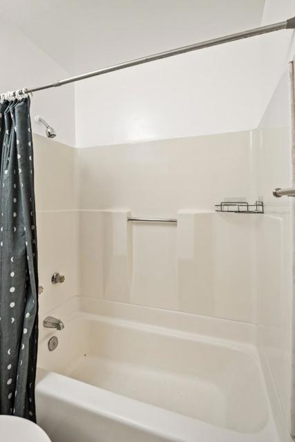 441 W Macarthur Boulevard, Oakland CA: https://media.crmls.org/mediaz/5c2c9073-e7ea-47cf-8b27-f210822934d7.jpg