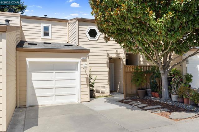 6625 Pioneer Ln, Dublin CA: https://media.crmls.org/mediaz/5c2cddd3-0a02-4559-8d14-cd4c57f2d439.jpg