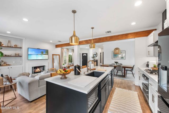 2658 Morning Grove Way, Thousand Oaks CA: https://media.crmls.org/mediaz/5c2d554d-25e3-4e75-a611-1253eff5722d.jpg