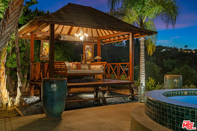 3761 Sheridge Drive, Sherman Oaks CA: https://media.crmls.org/mediaz/5c2e412e-0cc4-4dec-bc94-795606078779.jpg