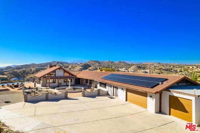57387 San Juan Road, Yucca Valley CA: https://media.crmls.org/mediaz/5c2e5201-f5af-46b9-992c-54b7b29bf2c4.jpg