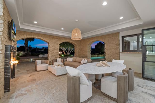 80740 Via Portofino, La Quinta CA: https://media.crmls.org/mediaz/5c2e6629-ae82-4aeb-97ad-b8fd6aa28294.jpg