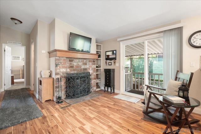13327 Casa Vista St, Poway CA: https://media.crmls.org/mediaz/5c2f0d8b-fbf4-4315-a9e2-9cfd398c1366.jpg