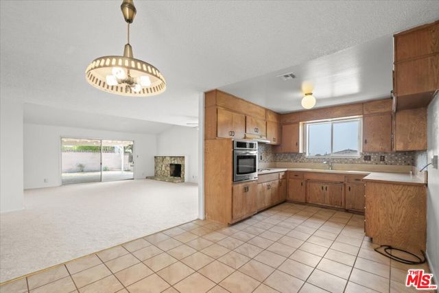 820 N 16th Street, Montebello CA: https://media.crmls.org/mediaz/5c2f38b2-d079-4965-9d76-6cc7918ca0c7.jpg