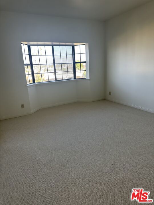 5319 Lindley Avenue, Tarzana CA: https://media.crmls.org/mediaz/5c2fef67-e5c1-4aaf-8d1f-6ba1bb171d6e.jpg