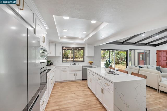1821 S Main St, Walnut Creek CA: https://media.crmls.org/mediaz/5c30910b-b6ee-46b4-8698-2cfa4bc0fe24.jpg