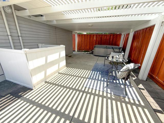 1047 Innsbruck St, Livermore CA: https://media.crmls.org/mediaz/5c3180a4-65dd-4c31-b96e-e20f29cca00a.jpg