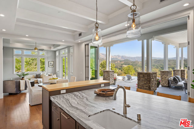 26767 Mulholland Highway, Calabasas CA: https://media.crmls.org/mediaz/5c319a83-7472-40d4-a668-35d204722a59.jpg