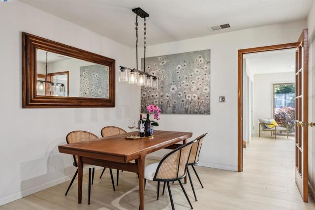 1026 Trellis Ln, Alameda CA: https://media.crmls.org/mediaz/5c321e7d-d421-4389-a9ca-0b0e66ce7e23.jpg