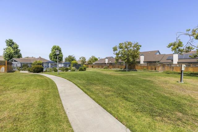 Detail Gallery Image 33 of 35 For 2425 Hawthorn Glen, Escondido,  CA 92027 - 3 Beds | 2 Baths