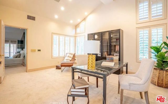 10214 Candleberry Lane, Northridge CA: https://media.crmls.org/mediaz/5c325921-c7be-4d4e-a130-d6bfba663445.jpg