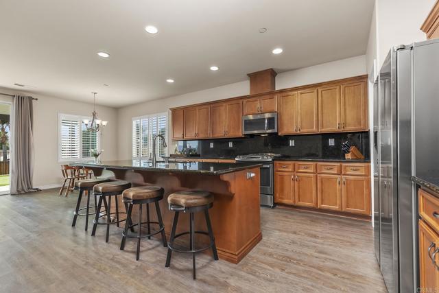 10252 Casa Ct, Santee CA: https://media.crmls.org/mediaz/5c32e28e-c7cf-40e2-aae8-3063bc39e15a.jpg