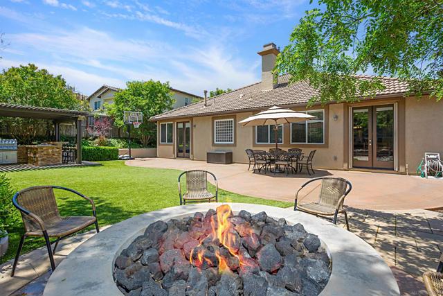 1104 Parkview Dr, Oceanside CA: https://media.crmls.org/mediaz/5c33b55a-48e4-4f99-8ddf-a8db1f93e1b0.jpg