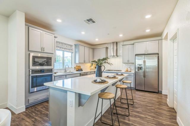 8824 Piano Circle, Elk Grove CA: https://media.crmls.org/mediaz/5c355672-506f-4ddf-ac3a-5344b5f86d19.jpg