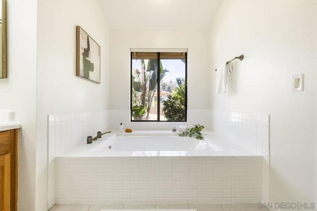 1549 Ventana Drive, Escondido CA: https://media.crmls.org/mediaz/5c355ecd-2d31-484f-9f4c-1f51449e6480.jpg