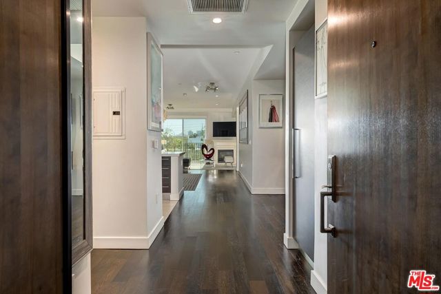 855 N Croft Avenue, Los Angeles CA: https://media.crmls.org/mediaz/5c35790e-fd7c-4239-8984-c5e3f83128e4.jpg