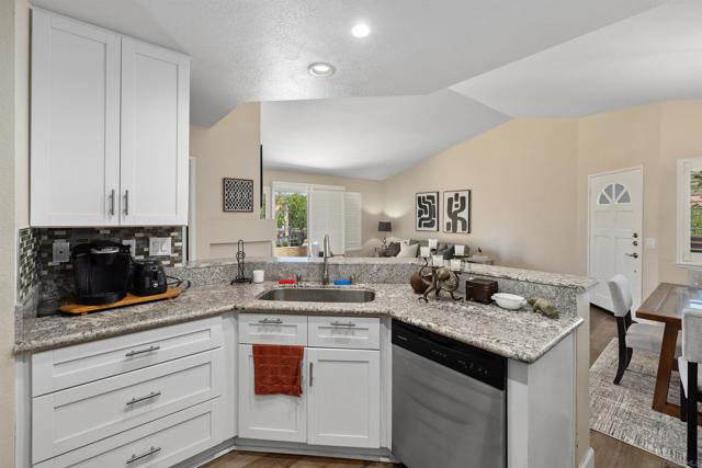 11320 Camino Playa Cancun, San Diego CA: https://media.crmls.org/mediaz/5c35d11f-0f12-4563-beb5-5e70c8b767cf.jpg