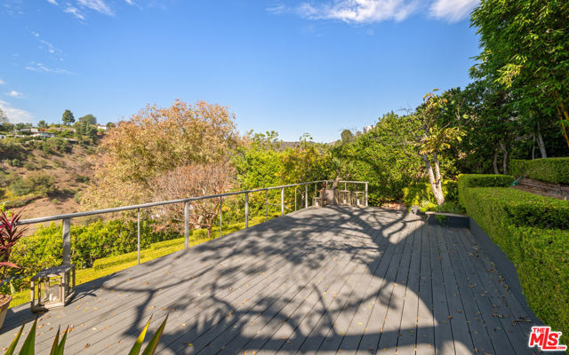 1415 Summitridge Drive, Beverly Hills CA: https://media.crmls.org/mediaz/5c35f126-efe5-4e4e-ac9d-23db60c9c6cc.jpg