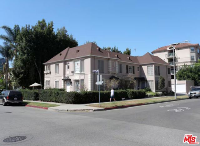 5754 W 4th Street, Los Angeles CA: https://media.crmls.org/mediaz/5c362001-3560-473e-80f8-2eeb6a95037d.jpg