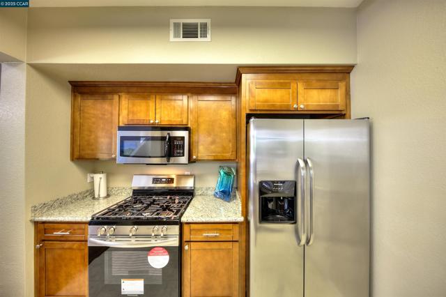 310 Boatswain Ct, Hercules CA: https://media.crmls.org/mediaz/5c374885-a8c5-42df-ad6c-0696d339b1f4.jpg