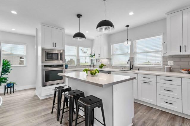 Detail Gallery Image 10 of 48 For 1522 Elevation Rd, San Diego,  CA 92110 - 3 Beds | 3/1 Baths