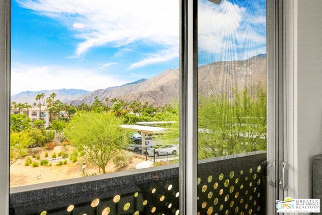 173 The riv, Palm Springs CA: https://media.crmls.org/mediaz/5c382bb0-128d-4944-ac68-8058e27f837e.jpg