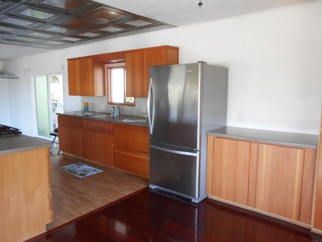 2003 Bayview Hts, San Diego CA: https://media.crmls.org/mediaz/5c38546d-c7db-4271-9b17-835e8b7a23c1.jpg