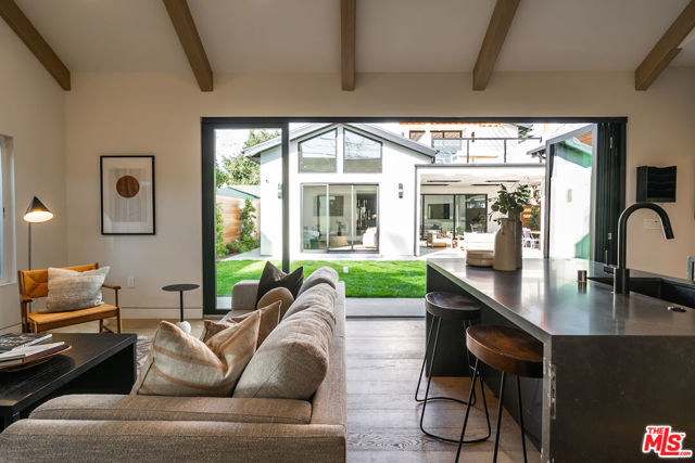 3076 Glenhurst Avenue, Los Angeles CA: https://media.crmls.org/mediaz/5c38b941-ae51-4fb4-89c5-bcfa075ffaf2.jpg