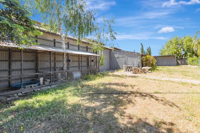 14205 Sycamore Avenue, San Martin CA: https://media.crmls.org/mediaz/5c390630-c7ab-406d-ba97-b5d36d7ce2f9.jpg