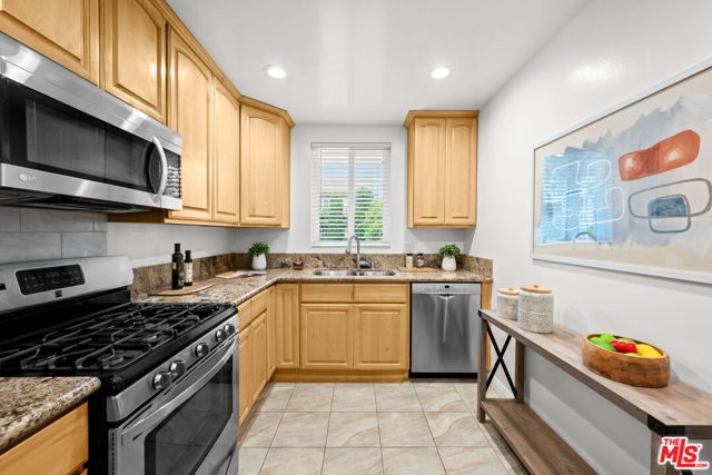 11670 W Sunset Boulevard, Los Angeles CA: https://media.crmls.org/mediaz/5c396fb5-134f-4b61-9afb-64e9d173424a.jpg