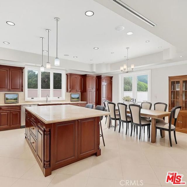 10517 Blythe Avenue, Los Angeles CA: https://media.crmls.org/mediaz/5c3984f2-e136-4fe4-9a01-6f576ad95fb3.jpg